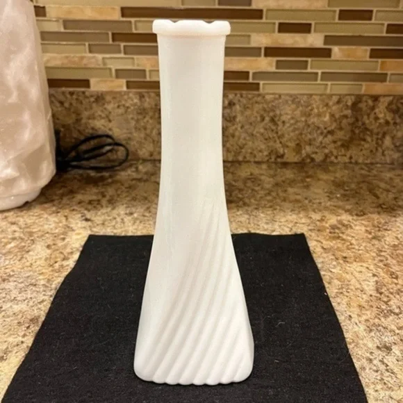 Vintage Randall White Milk Glass Bud Vase Art Deco Rectangular Swirl Pattern - Picture 11 of 11